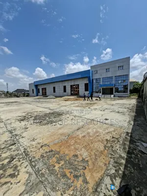 Large Warehouse With Massive Space for Commercial Use