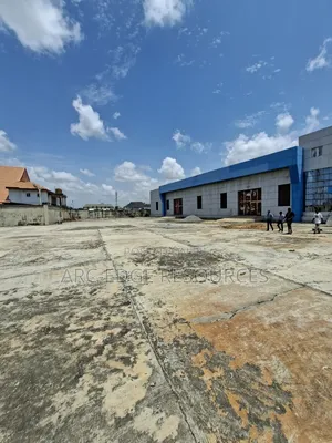 Large Warehouse With Massive Space for Commercial Use