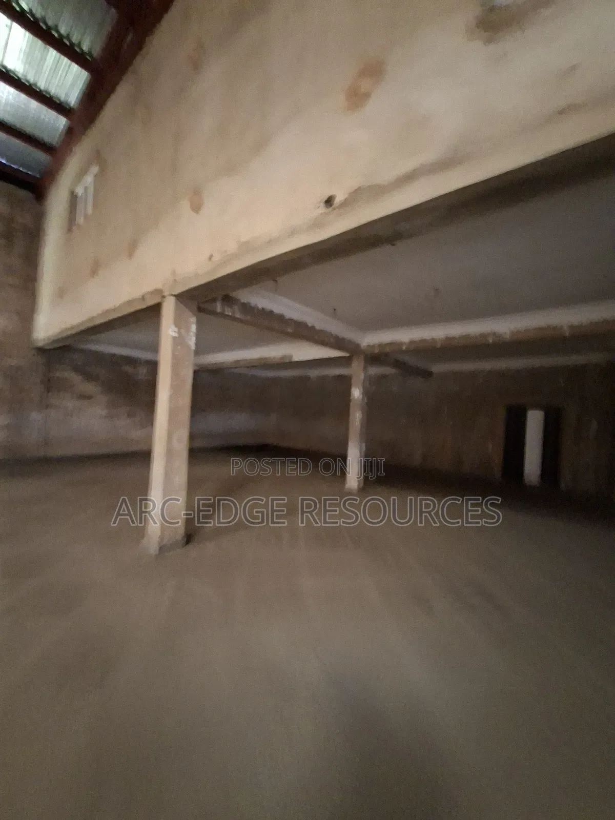 Large Warehouse With Massive Space for Commercial Use