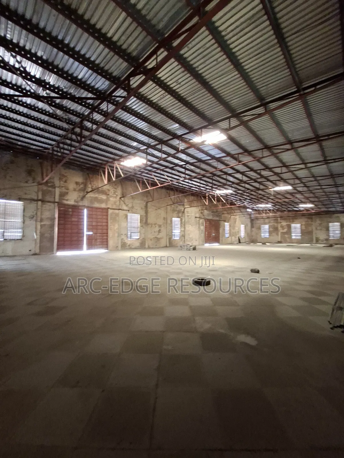 Large Warehouse With Massive Space for Commercial Use
