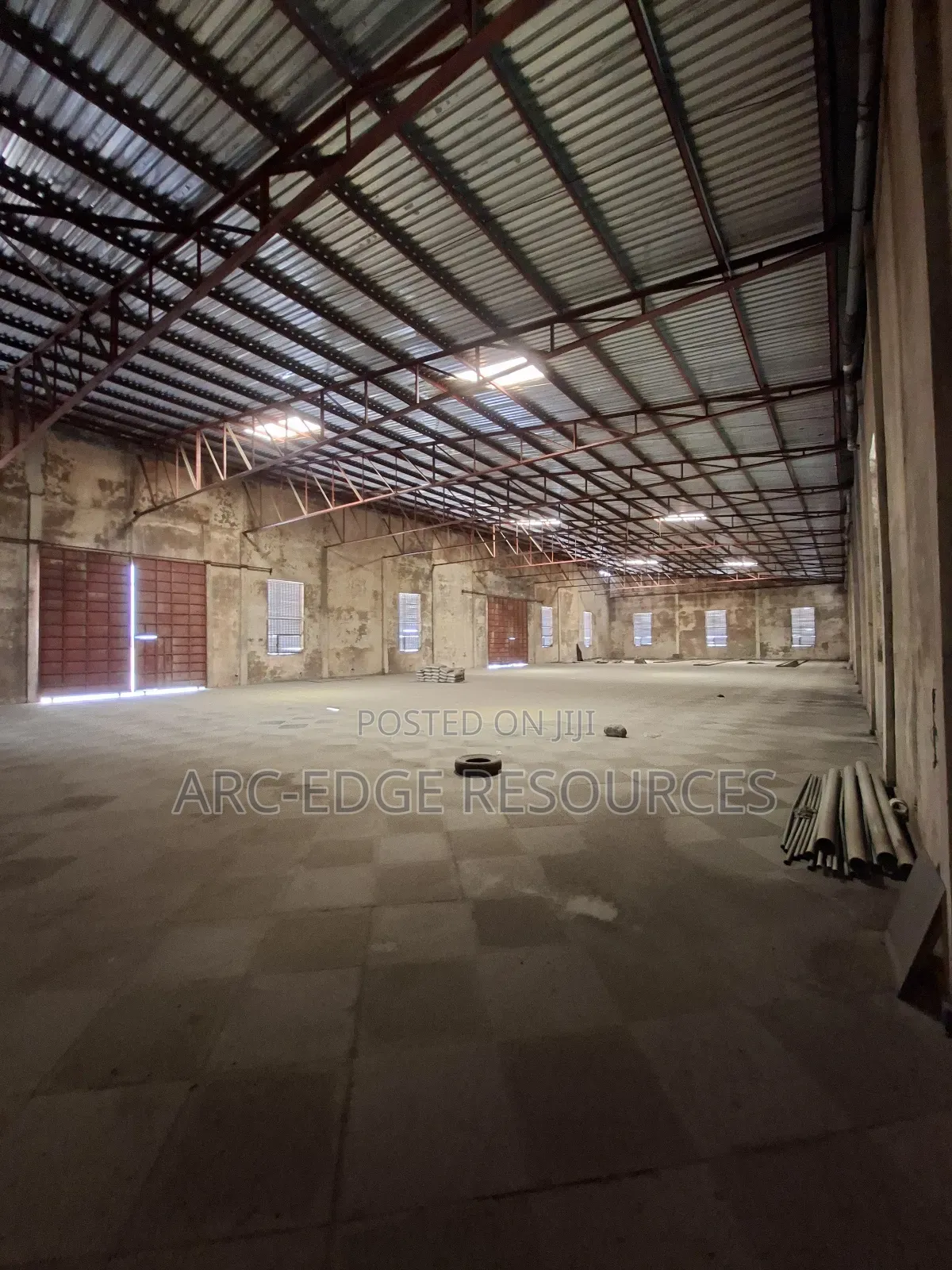 Large Warehouse With Massive Space for Commercial Use