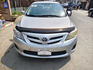Toyota Corolla LE 4dr Sedan (1.8L 4cyl 4A) 2011 Silver