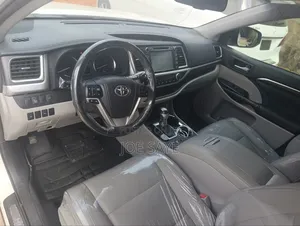 Toyota Highlander Limited 4dr SUV (3.5L 6cyl 6A) 2015 White
