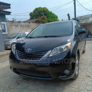 Toyota Sienna LE 7 Passenger Mobility 2011 Black