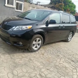 Toyota Sienna LE 7 Passenger Mobility 2011 Black