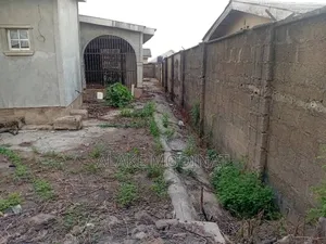 4bdrm Bungalow in Saraki Estate Adigbe, Abeokuta North for sale