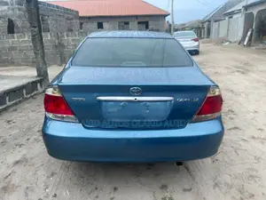Toyota Camry LE 4dr Sedan (2.4L 4cyl 5A) 2005 Green