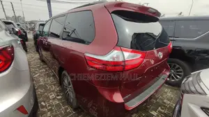 Toyota Sienna XLE AWD (3.5L 6cyl 8A) 2018 Red