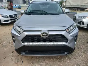 Toyota RAV4 XLE AWD 2020 Gray
