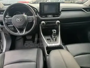 Toyota RAV4 XLE AWD 2020 Gray