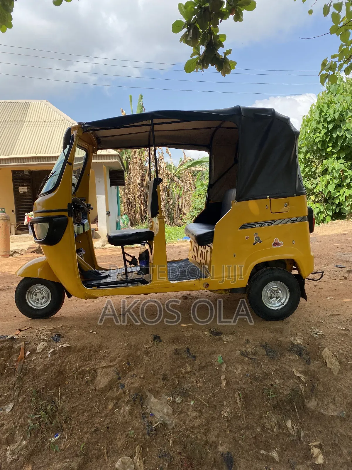 TVS HLX 125 2025 Yellow