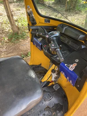TVS HLX 125 2025 Yellow