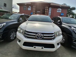 Toyota Hilux Revo Double Cab Petrol 2.7 AWD 2017 White