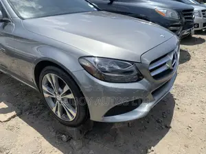 Mercedes-Benz C300 2016 Silver