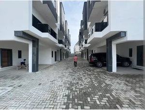 4bdrm Duplex in Agungi for sale