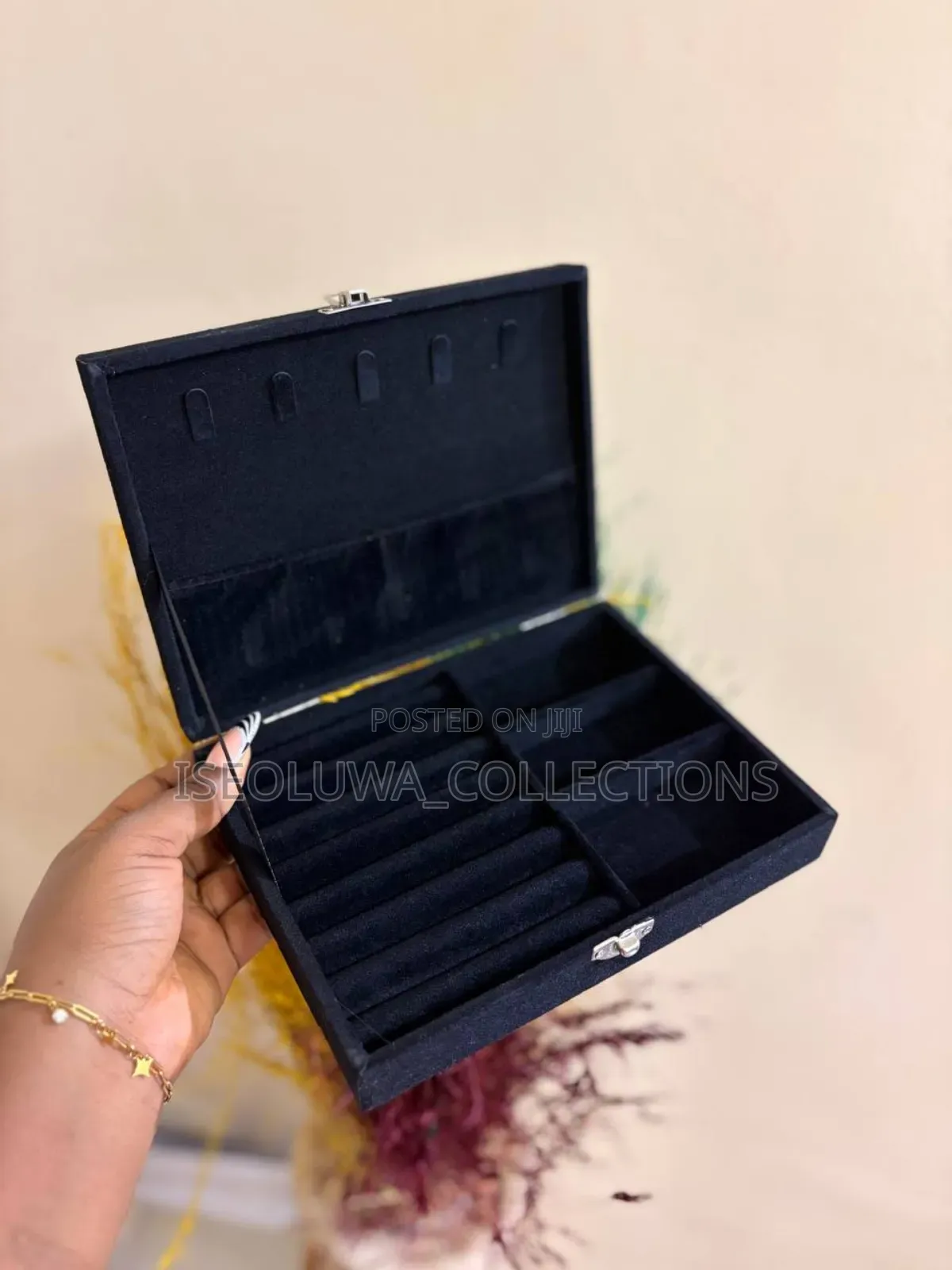 Premium Jewelry Case – Keep Your Accessories Safe Tangle-Free