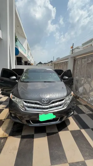 Toyota Venza XLE 2011 Gray