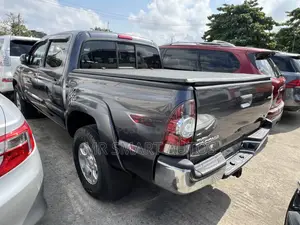Toyota Tacoma Double Cab 4x4 4.0L V6 5-Speed Automatic 2013 Black