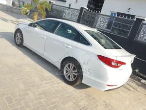 Hyundai Sonata Base Sedan FWD (2.4L 4cyl 6A) 2016 White
