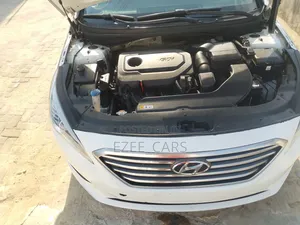 Hyundai Sonata Base Sedan FWD (2.4L 4cyl 6A) 2016 White
