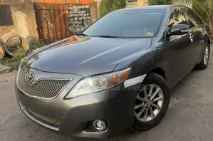 Toyota Camry LE 4dr Sedan (2.5L 4cyl 6A) 2011 Gray