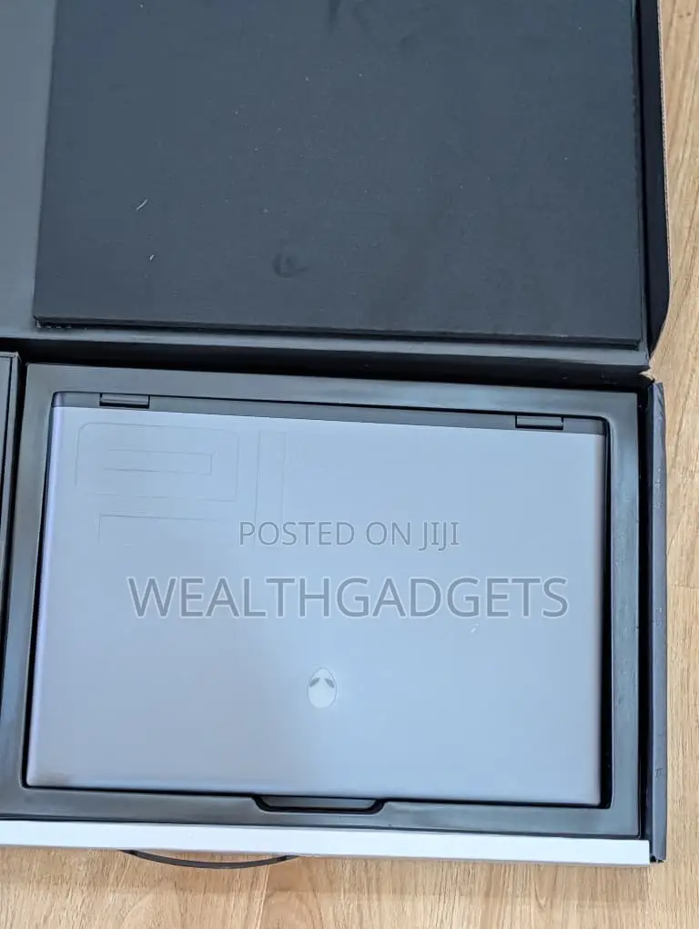 Laptop Dell Alienware M16 R2 32GB Intel Core Ultra 9 SSD 1T