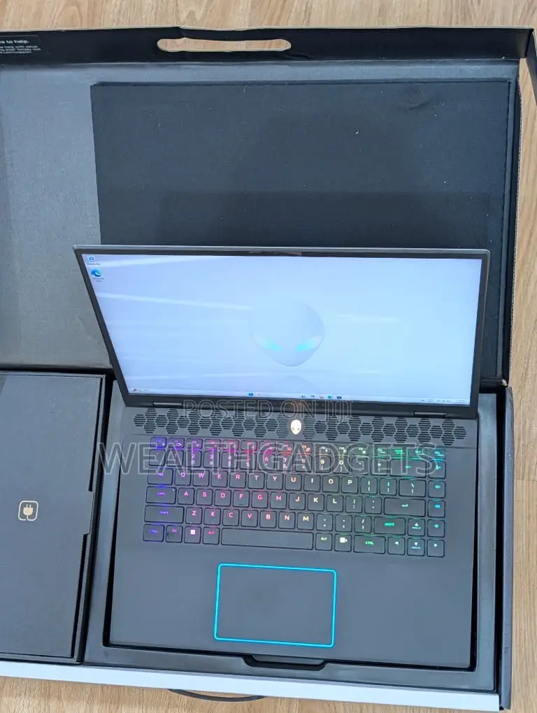 Laptop Dell Alienware M16 R2 32GB Intel Core Ultra 9 SSD 1T