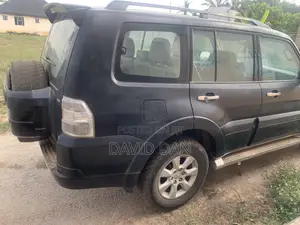 Mitsubishi Pajero 3.8 V6 GLS/GLX 2012 Black