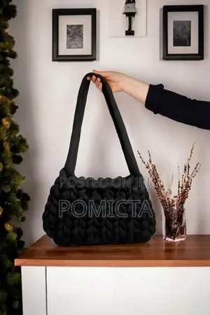 Premium Handmade Chunky Yarn Shoulder Bag - Black