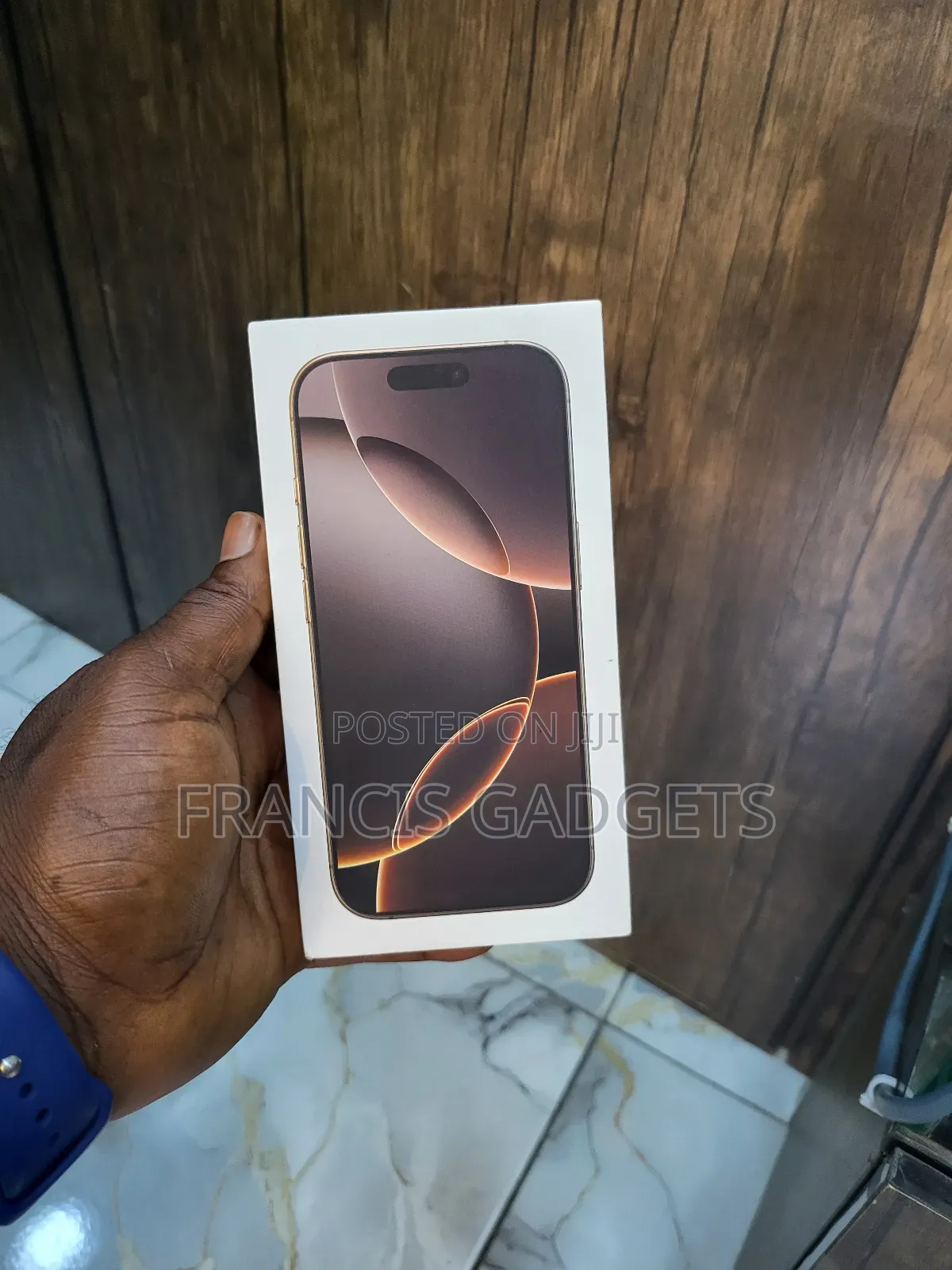New Apple iPhone 16 Pro 256 GB Gold
