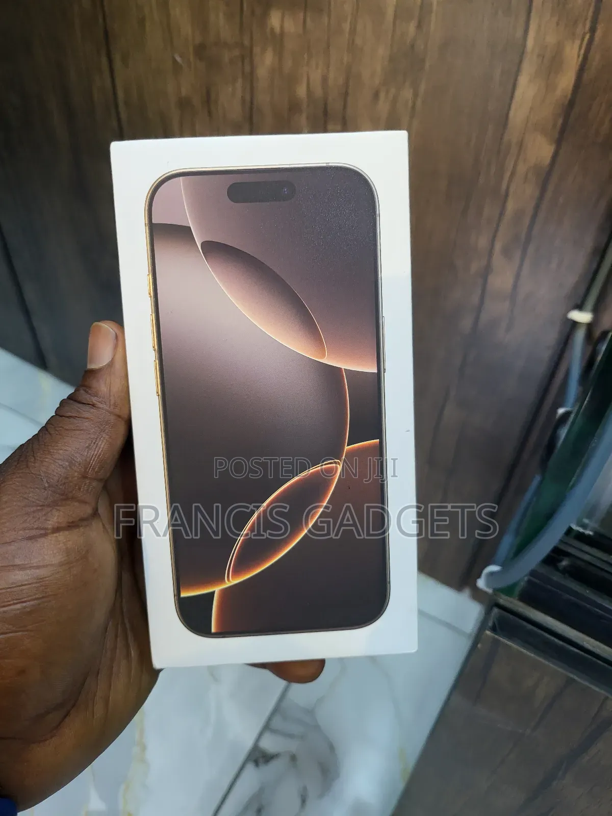New Apple iPhone 16 Pro 256 GB Gold
