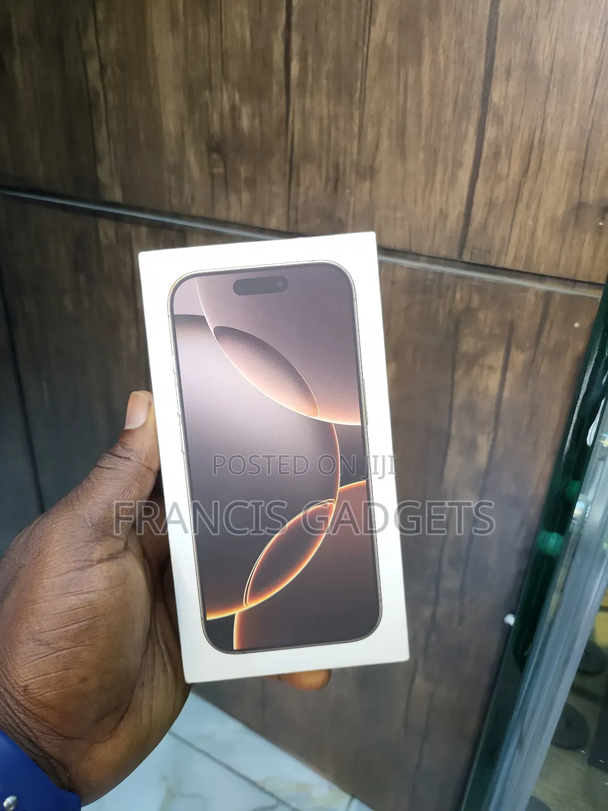 New Apple iPhone 16 Pro 256 GB Gold