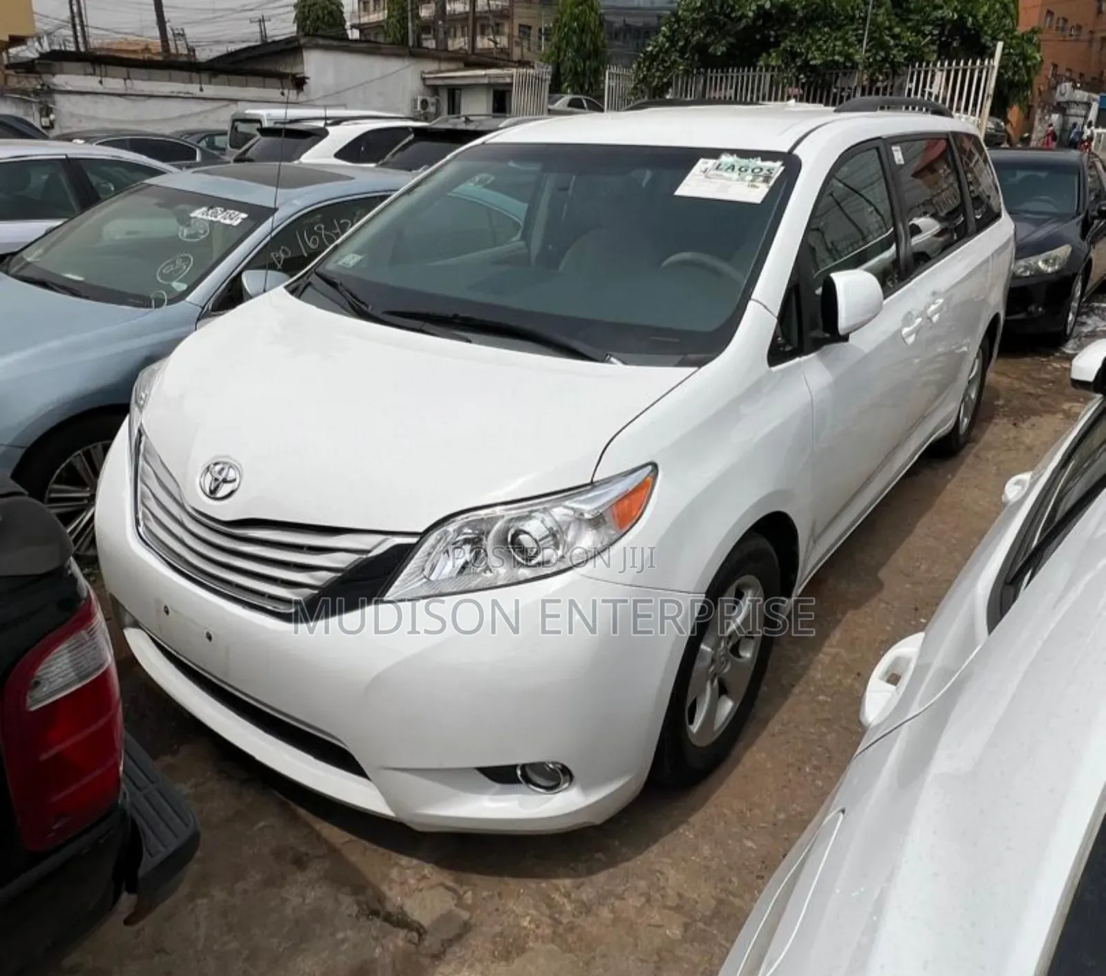 Toyota Sienna LE 8 Passenger 2012 White
