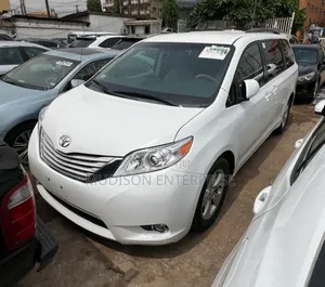 Toyota Sienna LE 8 Passenger 2012 White