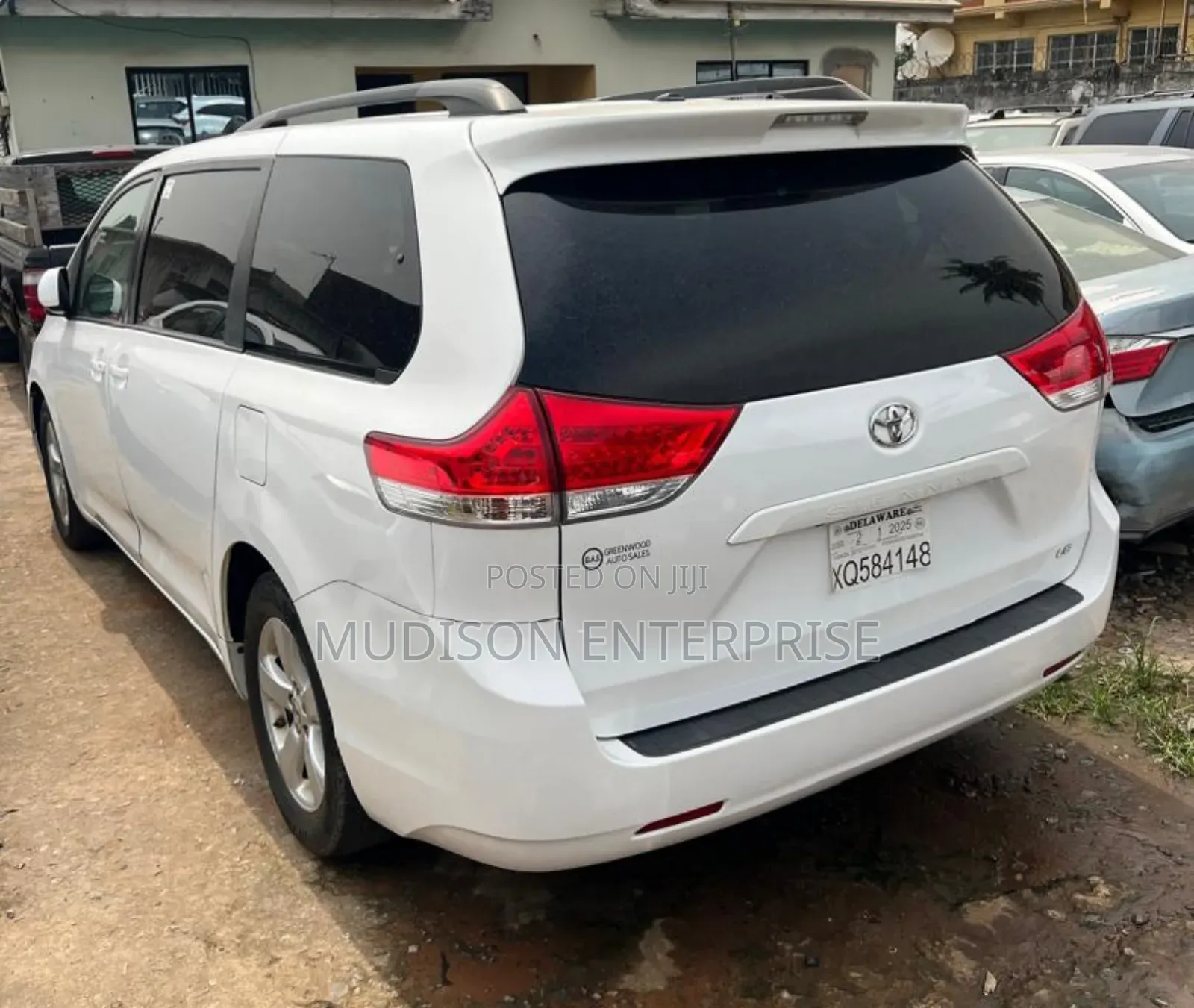 Toyota Sienna LE 8 Passenger 2012 White