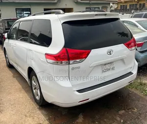 Toyota Sienna LE 8 Passenger 2012 White