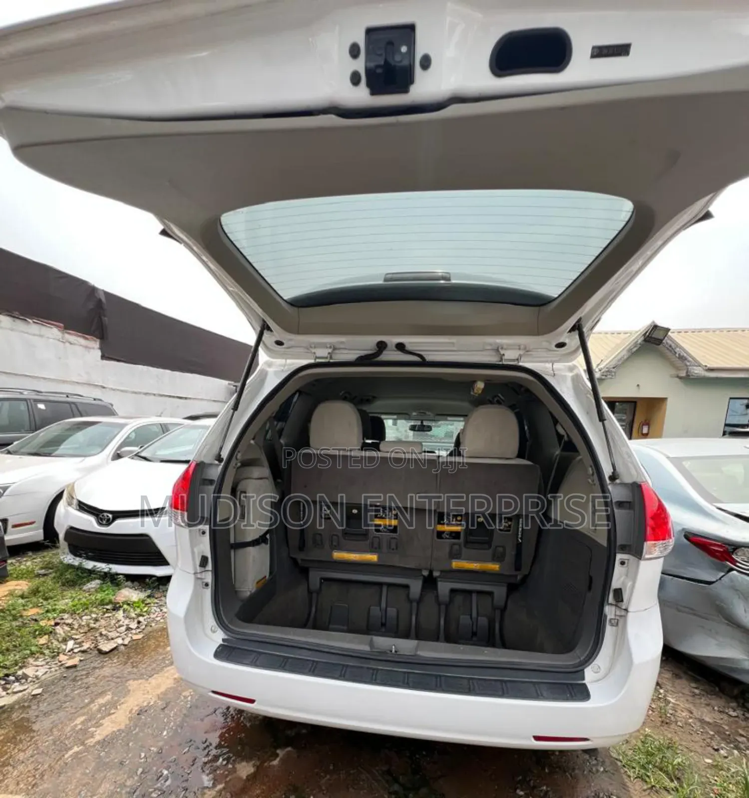 Toyota Sienna LE 8 Passenger 2012 White