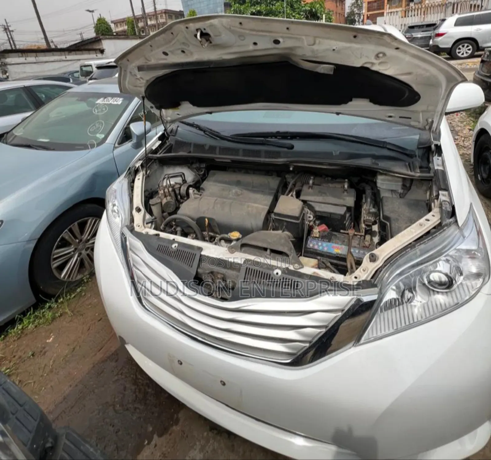 Toyota Sienna LE 8 Passenger 2012 White