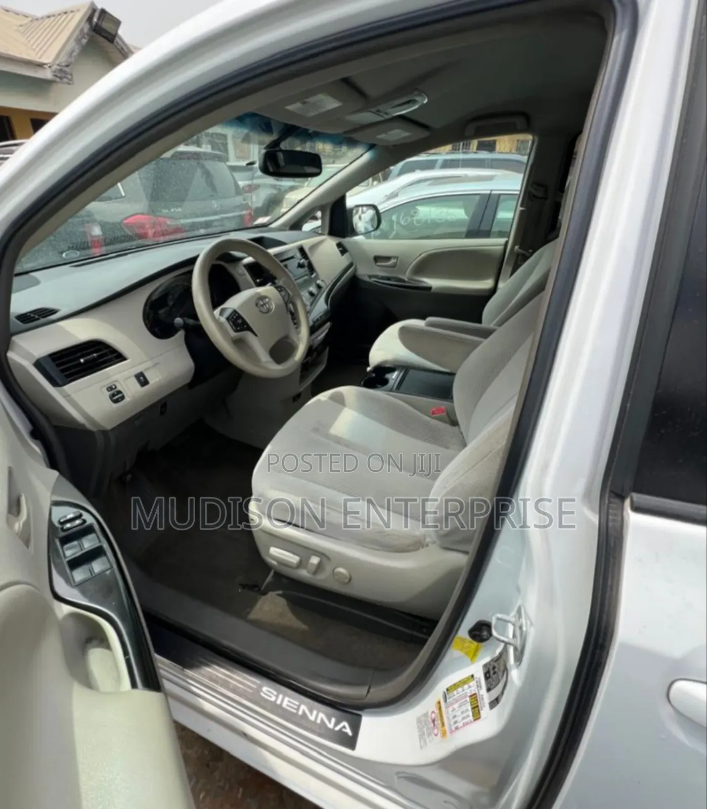 Toyota Sienna LE 8 Passenger 2012 White