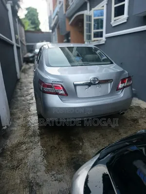 Toyota Camry LE 4dr Sedan (2.5L 4cyl 6A) 2011 Silver