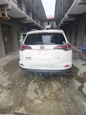 Toyota RAV4 LE FWD (2.5L 4cyl 6A) 2017 White