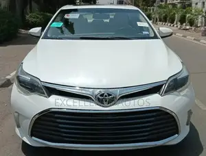 Toyota Avalon Limited 4dr Sedan (3.5L 6cyl 6A) 2014 White