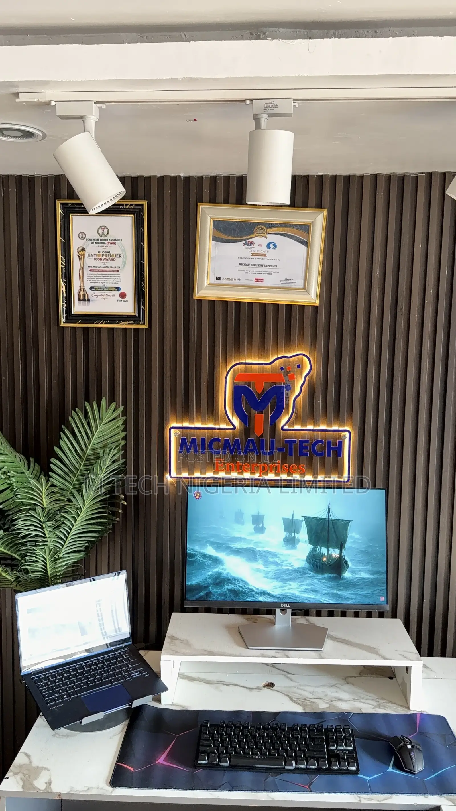 24” Dell Frameless Ips 2021 Model