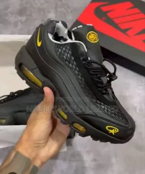 Sleek Nike Unisex Sneakers Oyk 6h