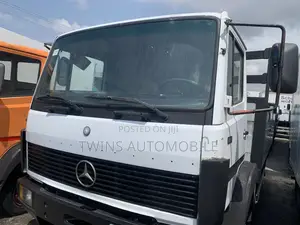 Mercedes-Benz 814 Bucket 6 Cylinder