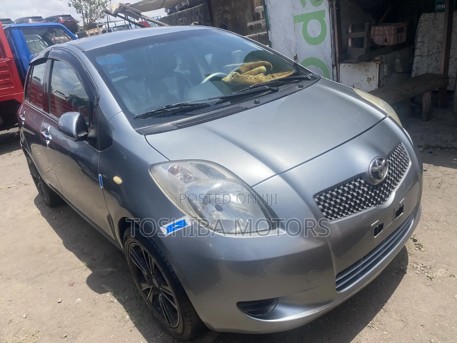 Toyota Yaris 2010 Silver