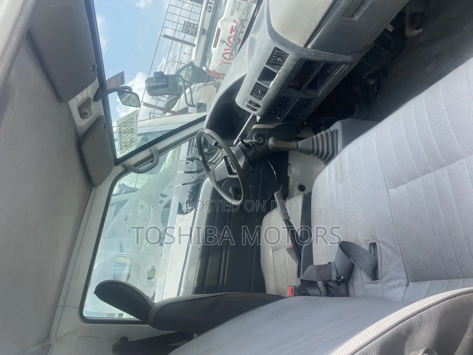 Mitsubishi L300 2002 White