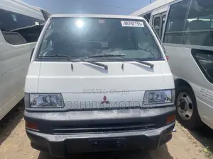 Mitsubishi L300 2002 White