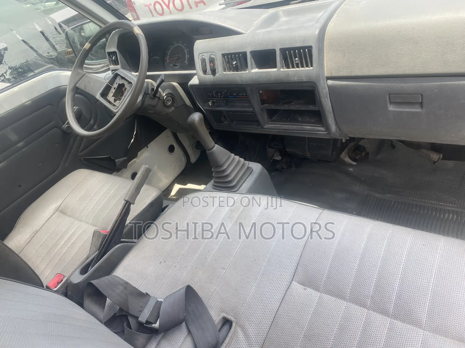 Mitsubishi L300 2002 White