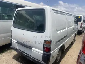 Mitsubishi L300 2002 White